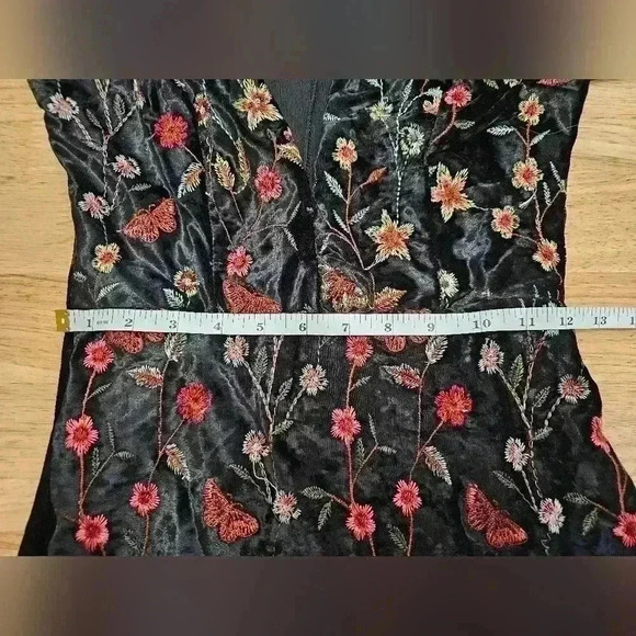 Club London Womens Size 4 Black Velvet and Stitched Floral Design Dress NWT - Picture 9 of 12